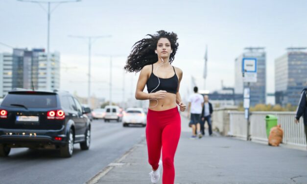 Stylové dámské fitness oblečení, které povznese vaše tréninky na novou úroveň