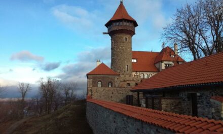 Hrad Hněvín – historická a romantická dominant města Most